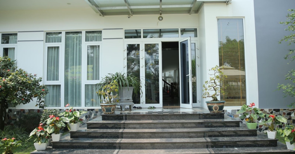 phong thủy trước cửa nhà