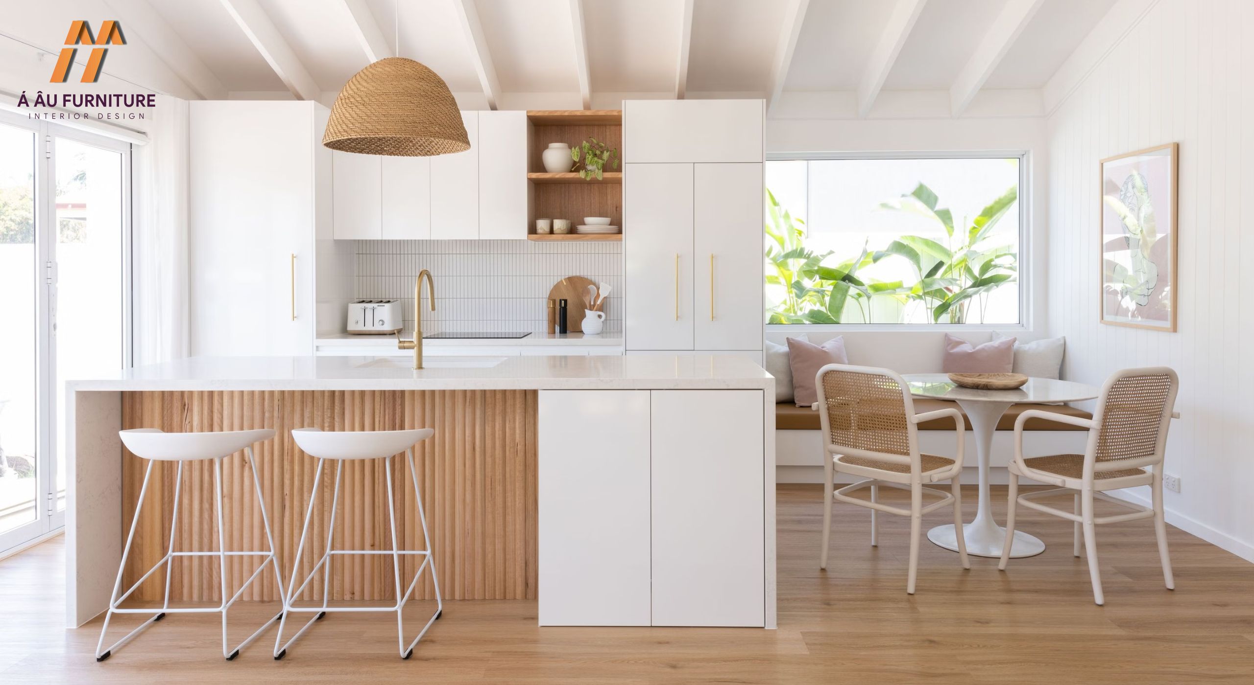 Mẫu trang trí phòng bếp nhà cấp 4 với tông trắng